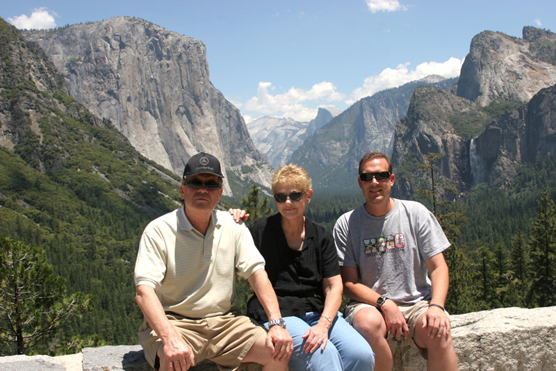 0201_DadMomKen_TunnelViewYosemite