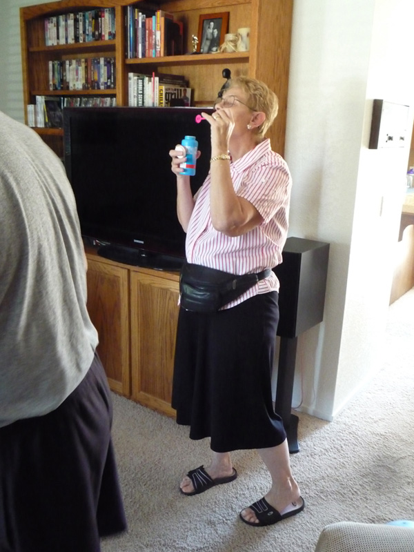 1010046_MomBlowingBubbles_Fresno