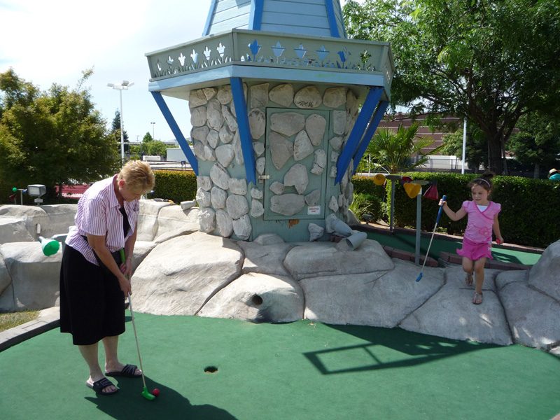 1010102_MomMad_GolfBoomersFresno