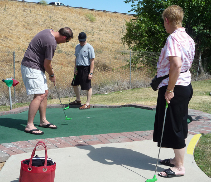 1010112_MomDadKen_GolfBoomersFresno