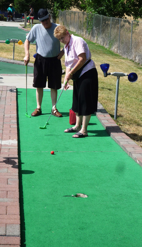 1010119_MomDad_GolfBoomersFresno