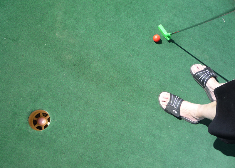 1010140_MomFeet_GolfBoomersFresno
