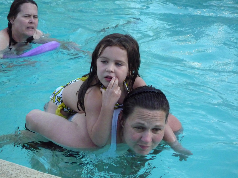 1010189_TamMadMic_PoolFresno